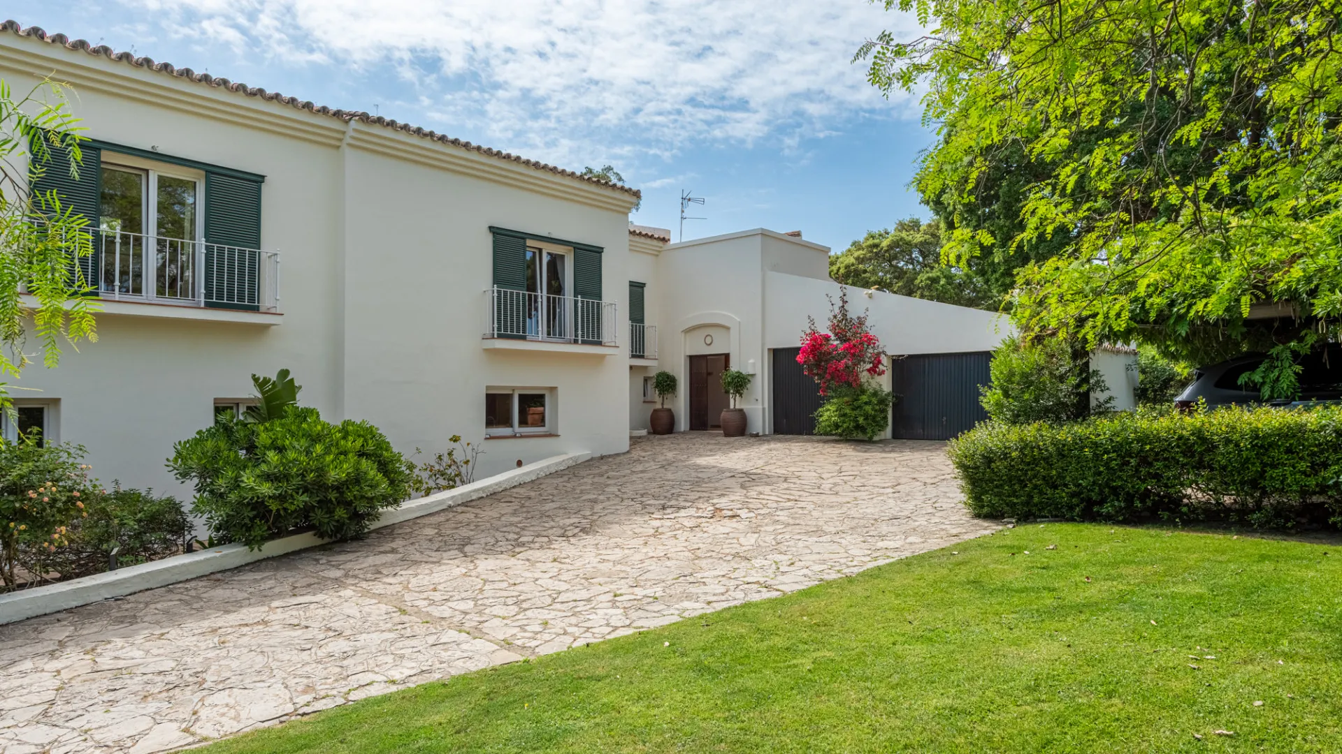 Villa for sale in Sotogrande Costa Central with 5 bedrooms