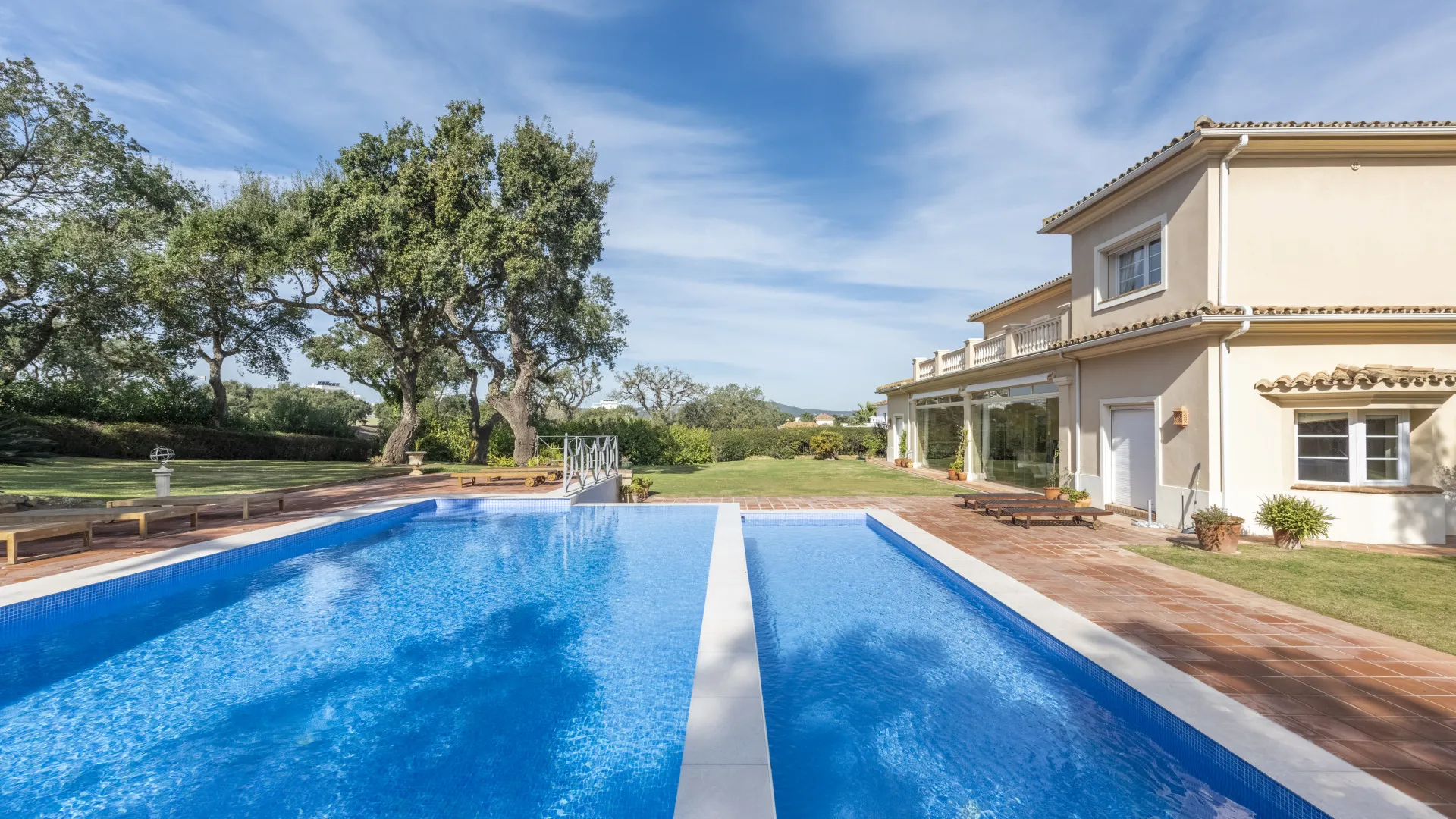 For sale villa with 7 bedrooms in San Roque Club