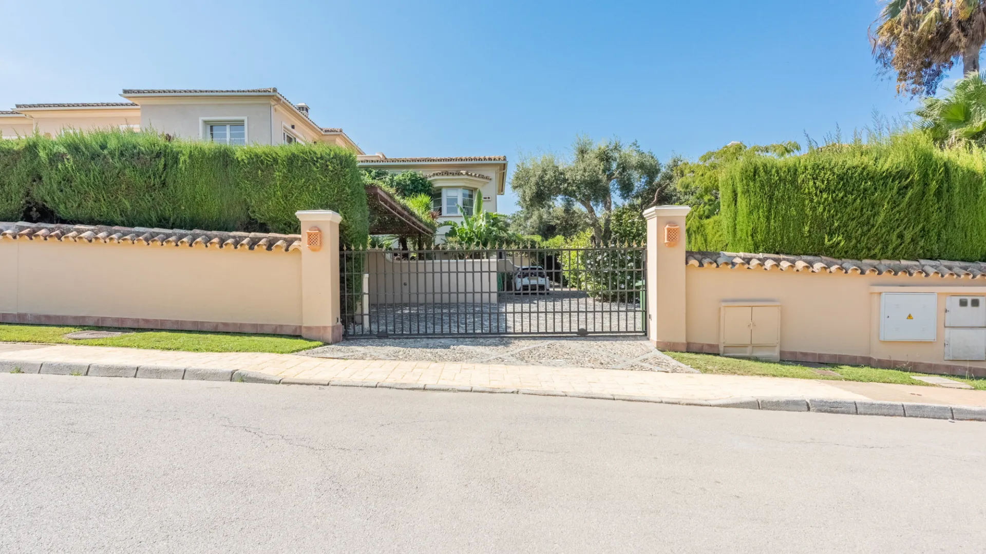 For sale villa with 7 bedrooms in San Roque Club