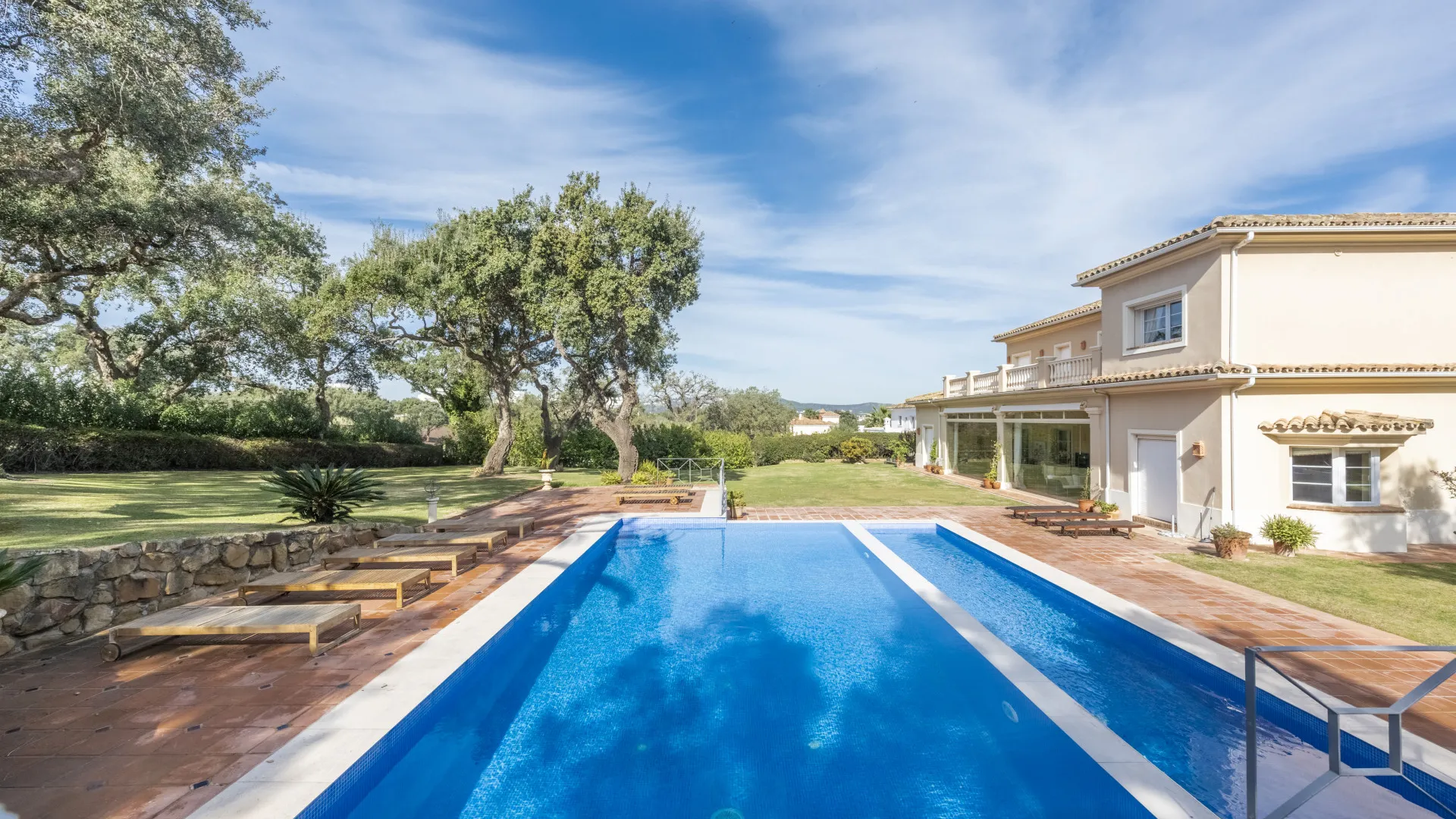 For sale villa with 7 bedrooms in San Roque Club
