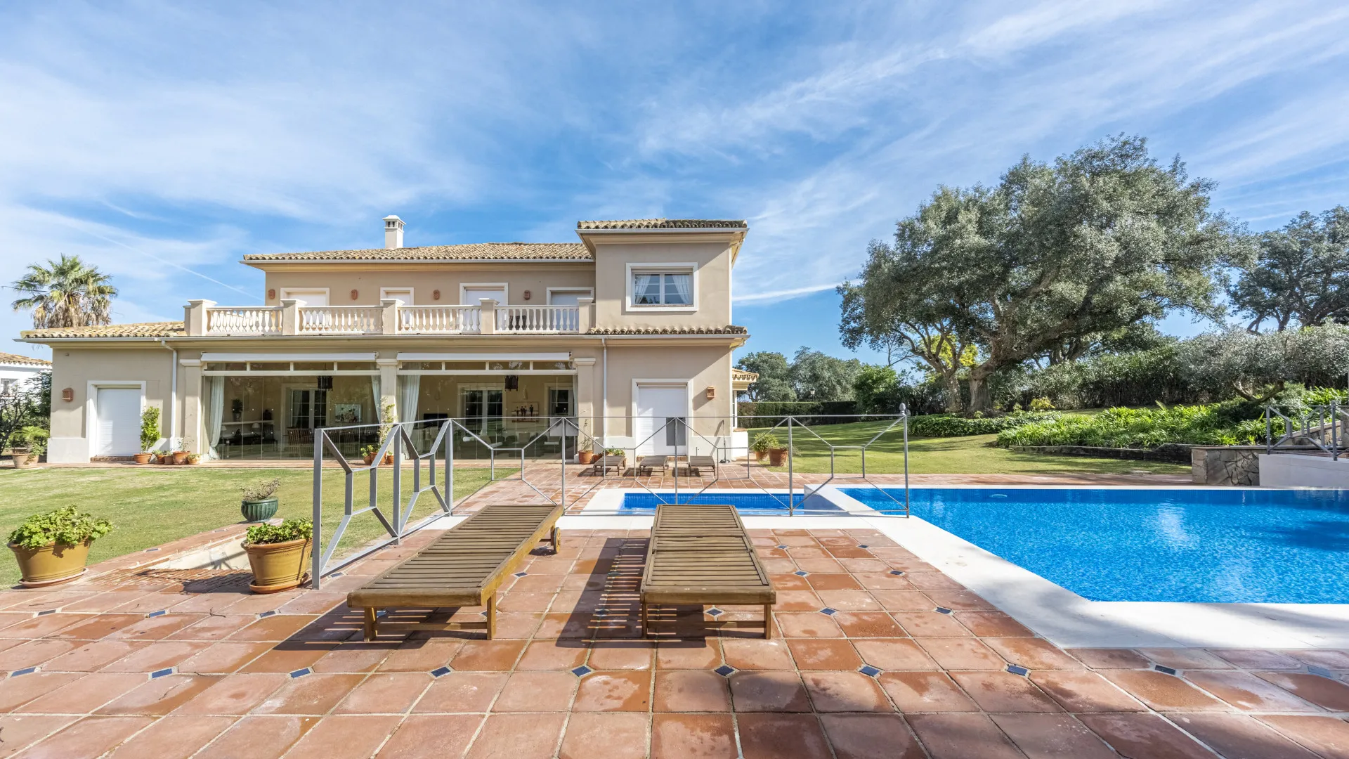 For sale villa with 7 bedrooms in San Roque Club
