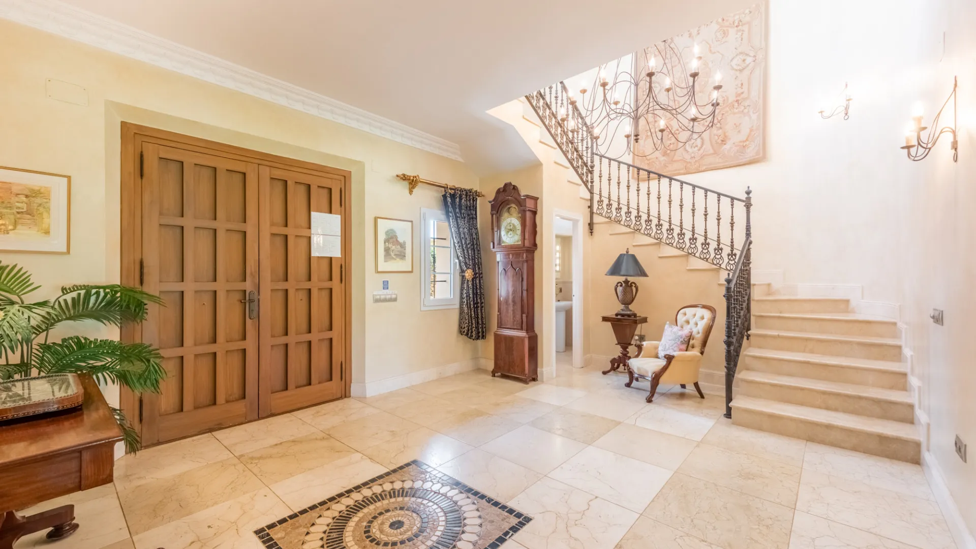 For sale villa with 7 bedrooms in San Roque Club