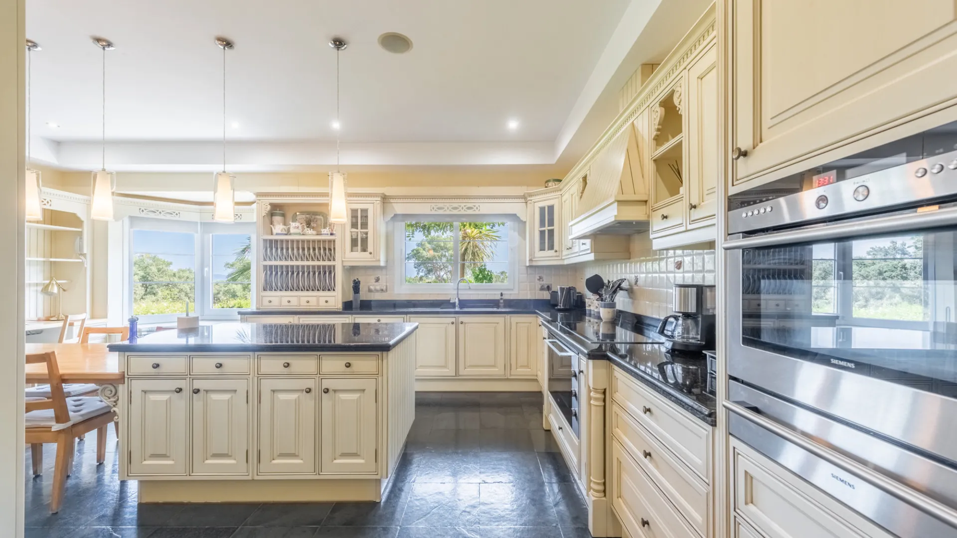 For sale villa with 7 bedrooms in San Roque Club