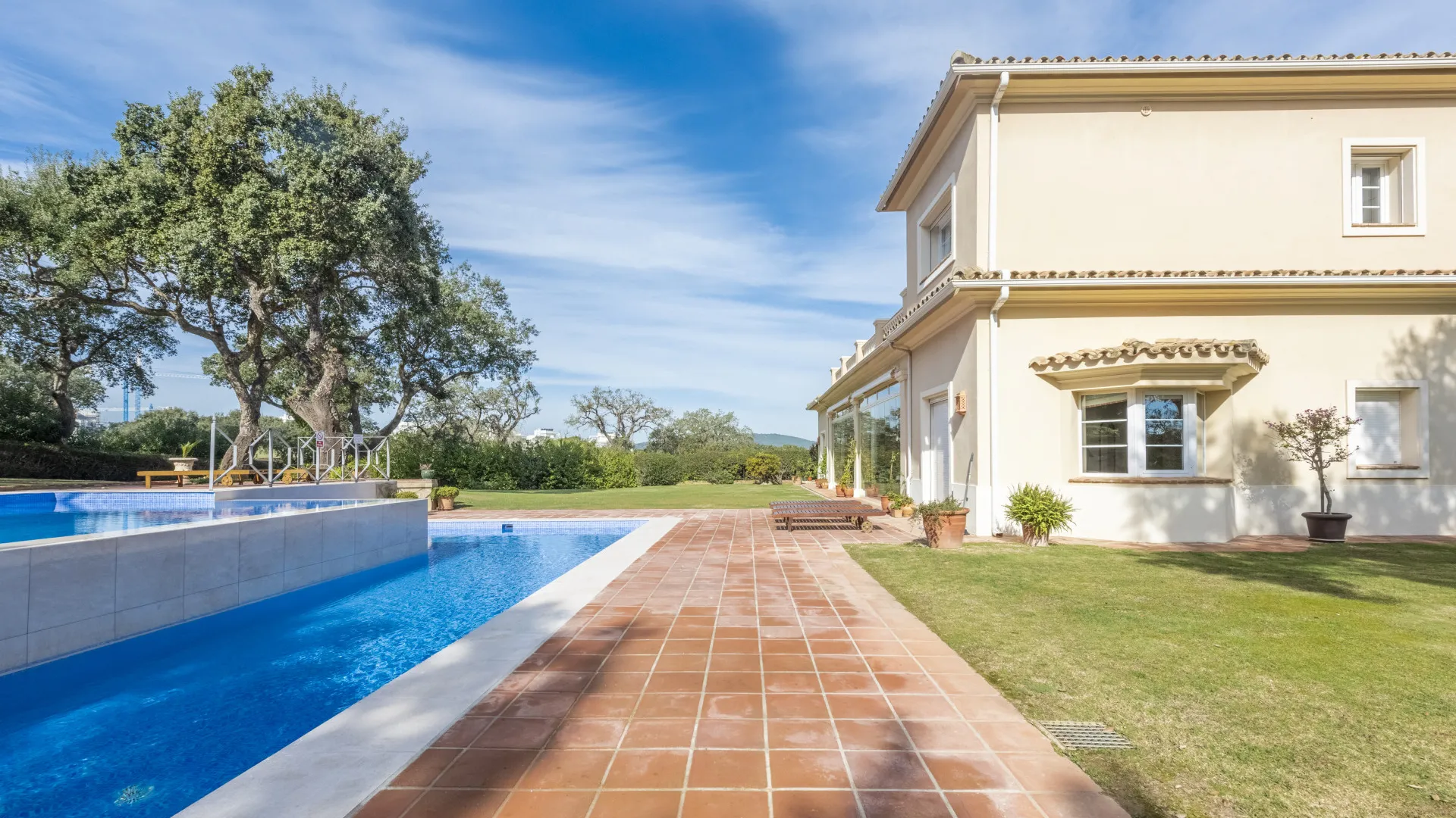 For sale villa with 7 bedrooms in San Roque Club