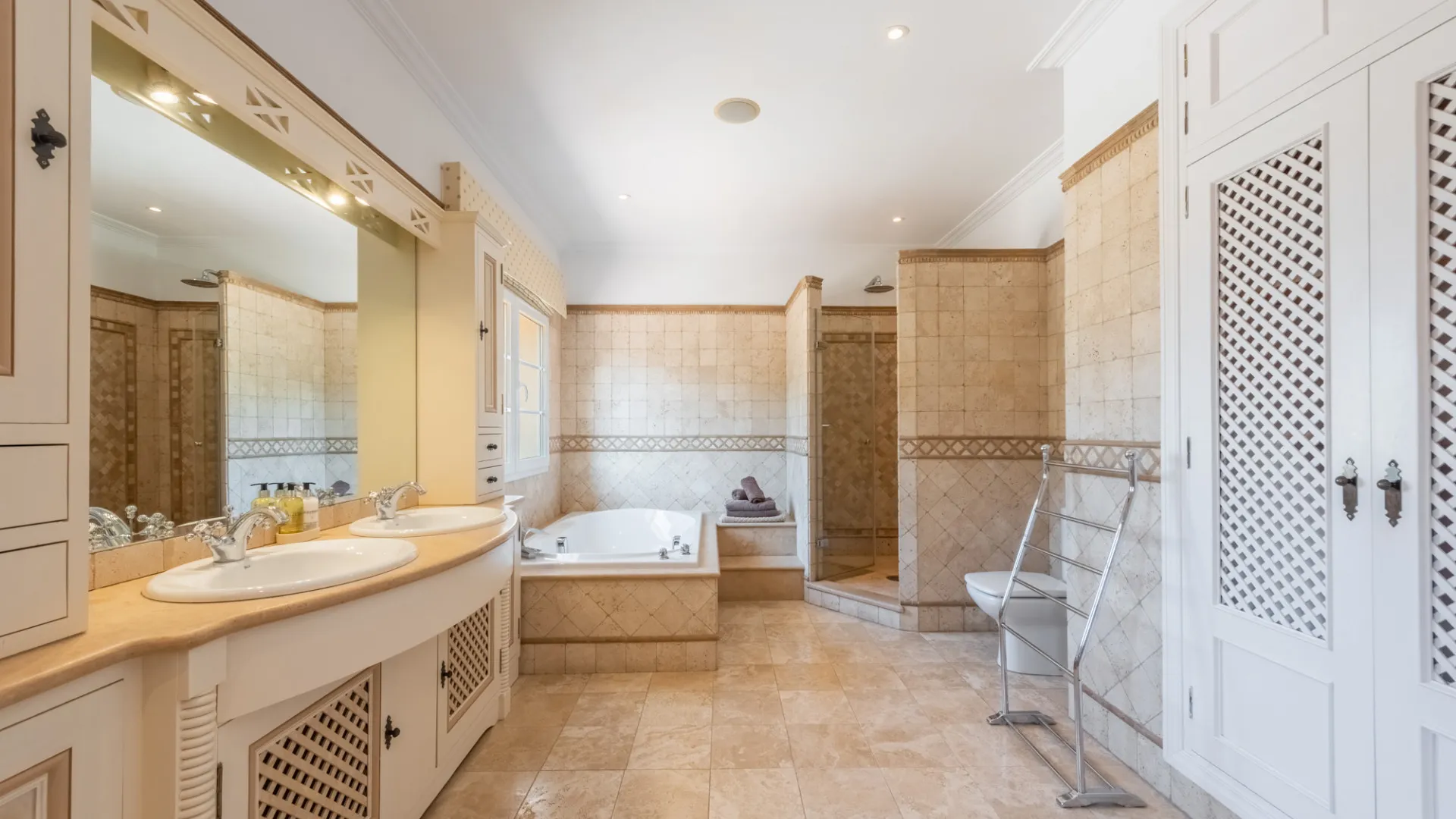 For sale villa with 7 bedrooms in San Roque Club
