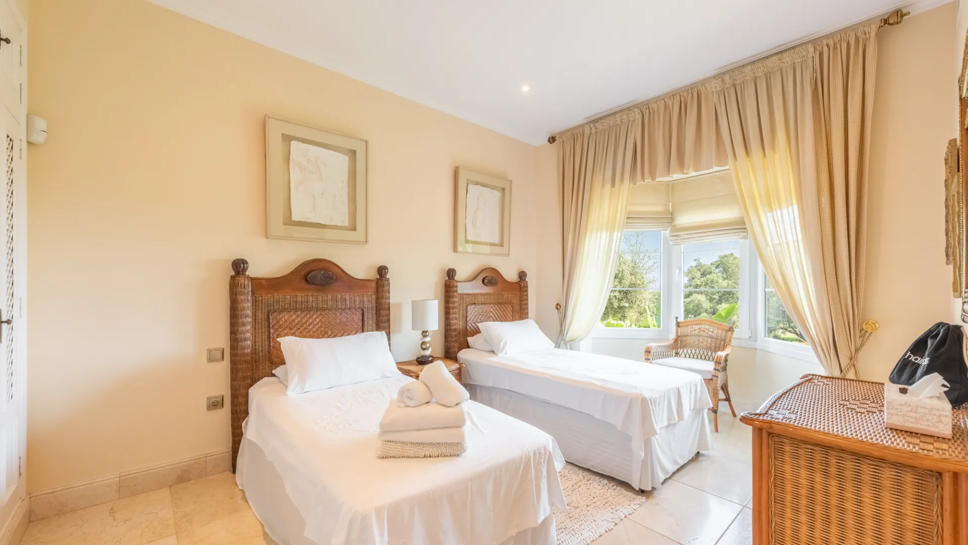 For sale villa with 7 bedrooms in San Roque Club