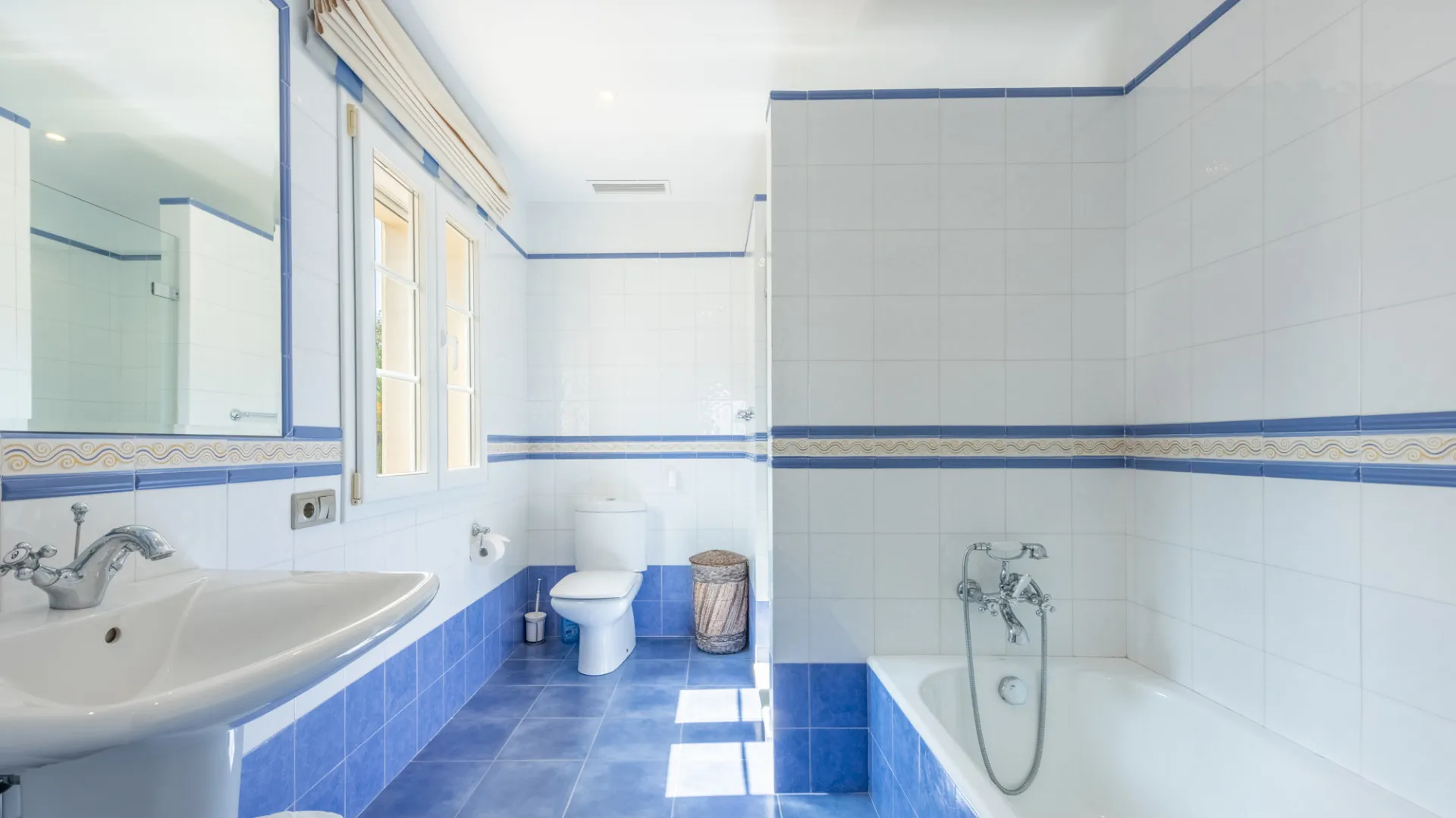 For sale villa with 7 bedrooms in San Roque Club