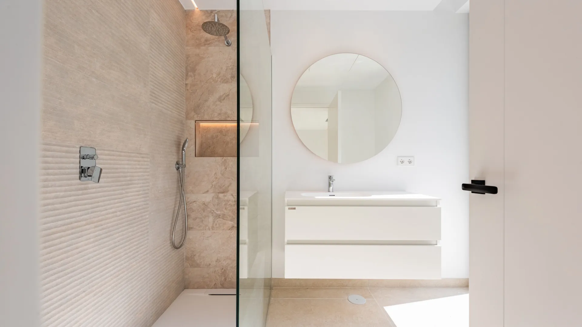 For sale 5 bedrooms villa in Zona F