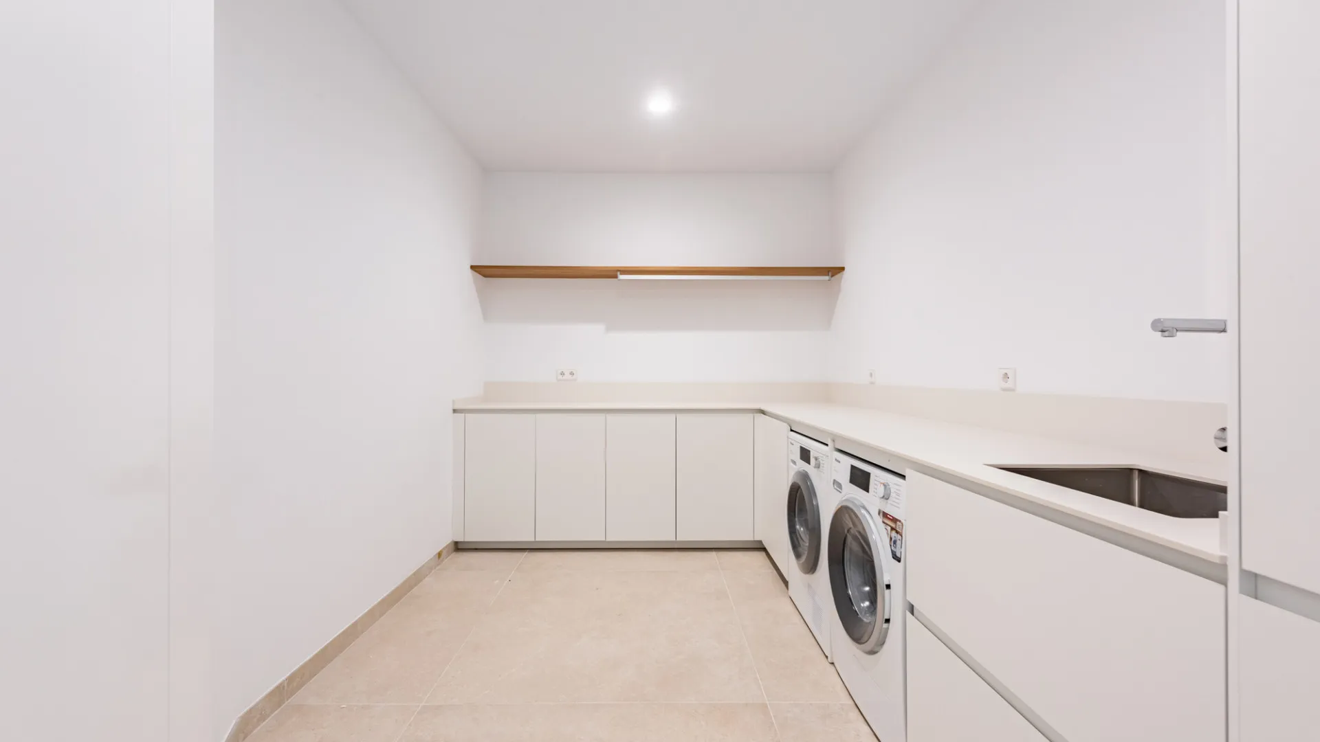 For sale 5 bedrooms villa in Zona F