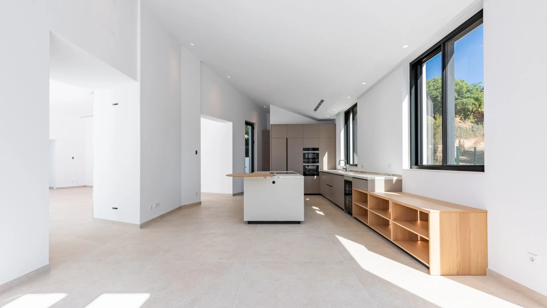 For sale 5 bedrooms villa in Zona F