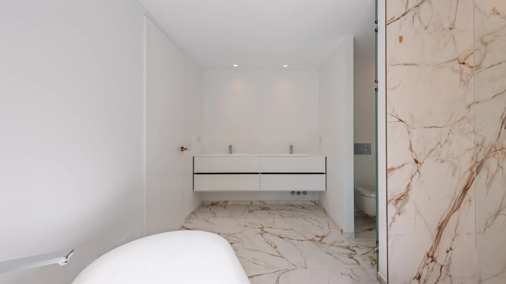 For sale 5 bedrooms villa in Zona F