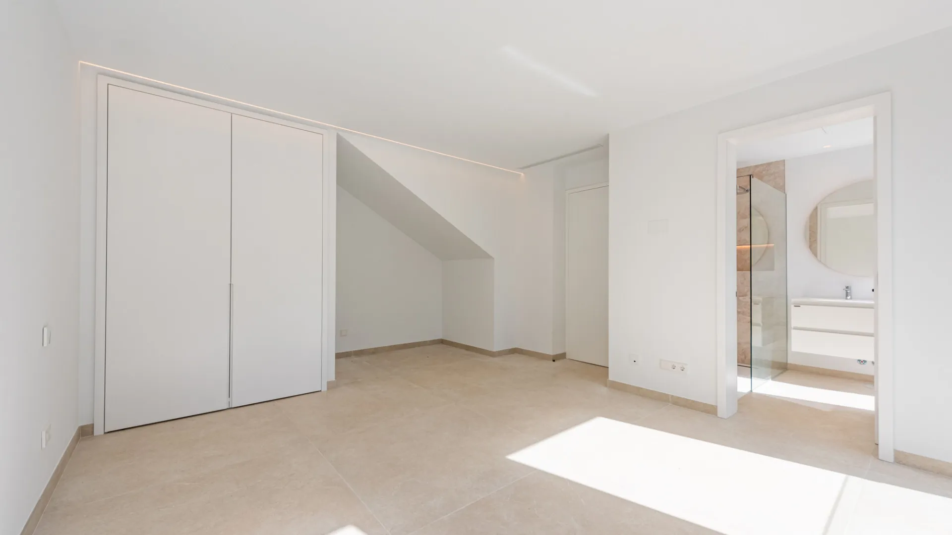 For sale 5 bedrooms villa in Zona F