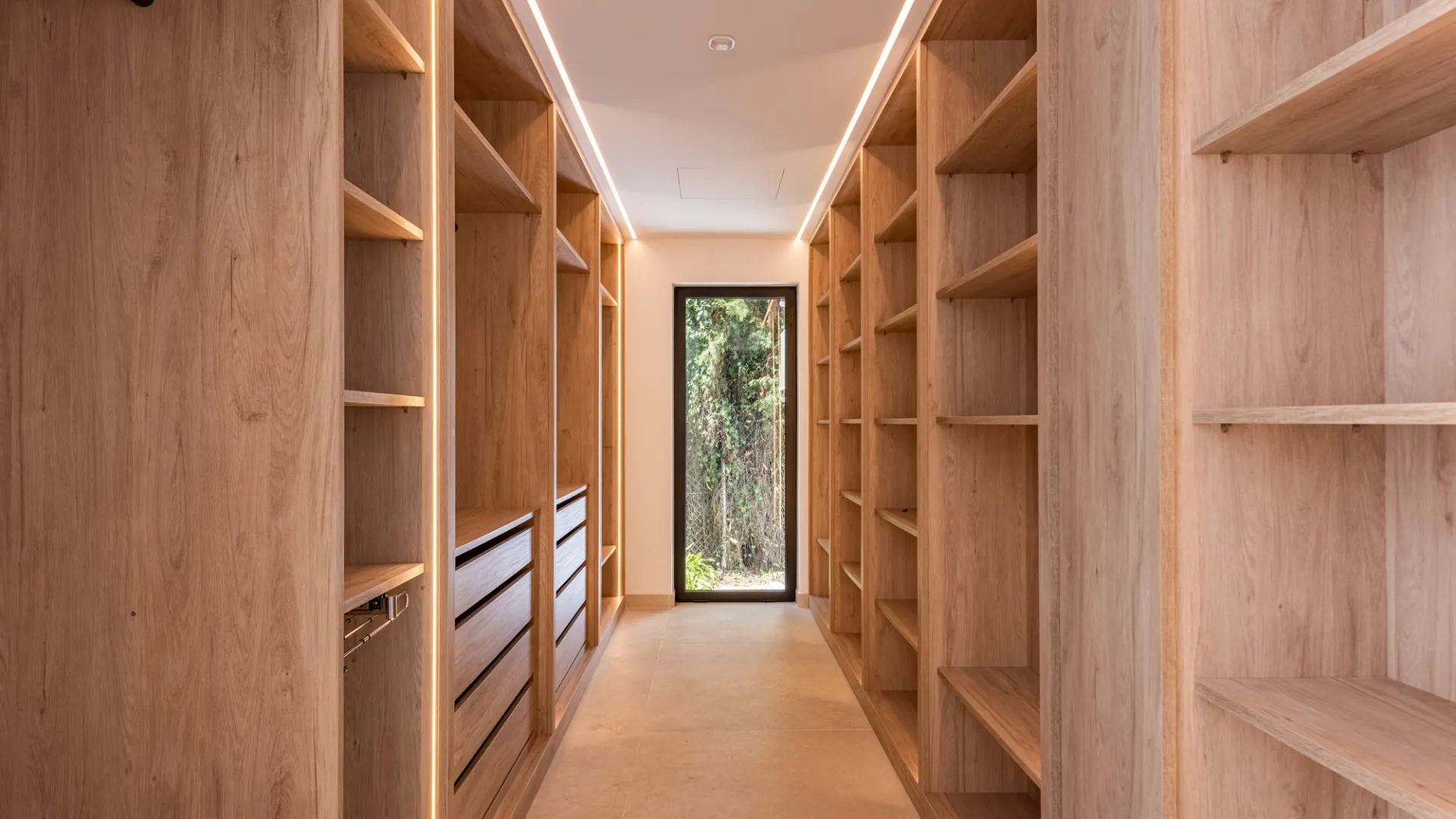 For sale 5 bedrooms villa in Zona F