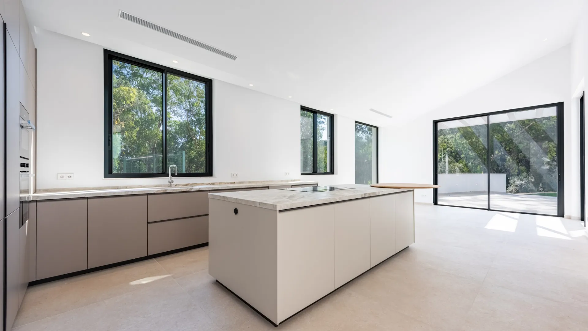 For sale 5 bedrooms villa in Zona F