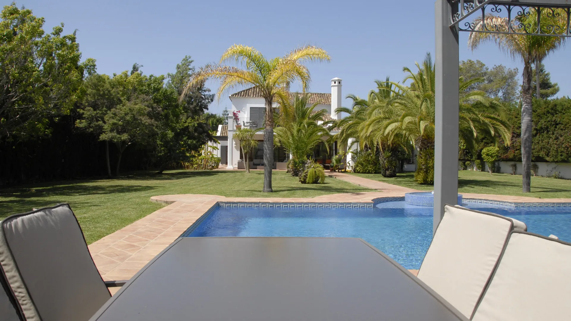 5 bedrooms Guadalmina Baja villa for sale
