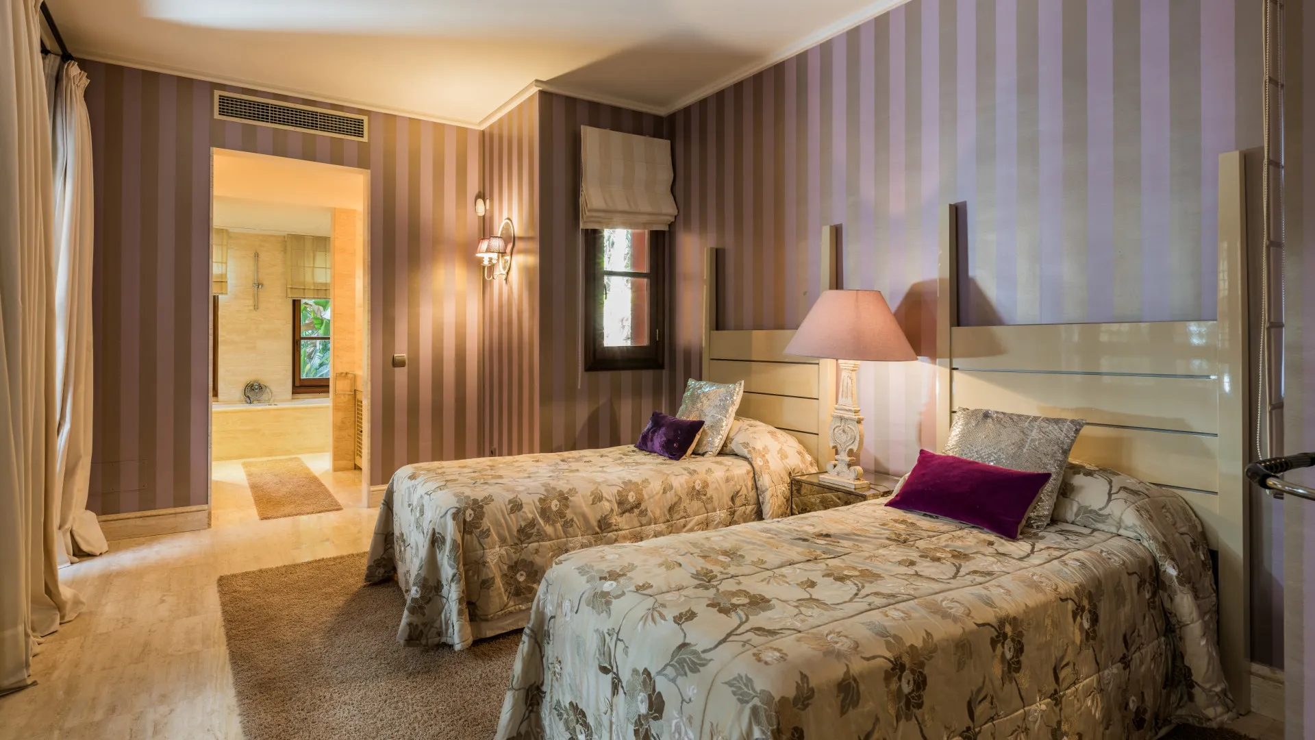 Se vende villa de 6 dormitorios en Sierra Blanca