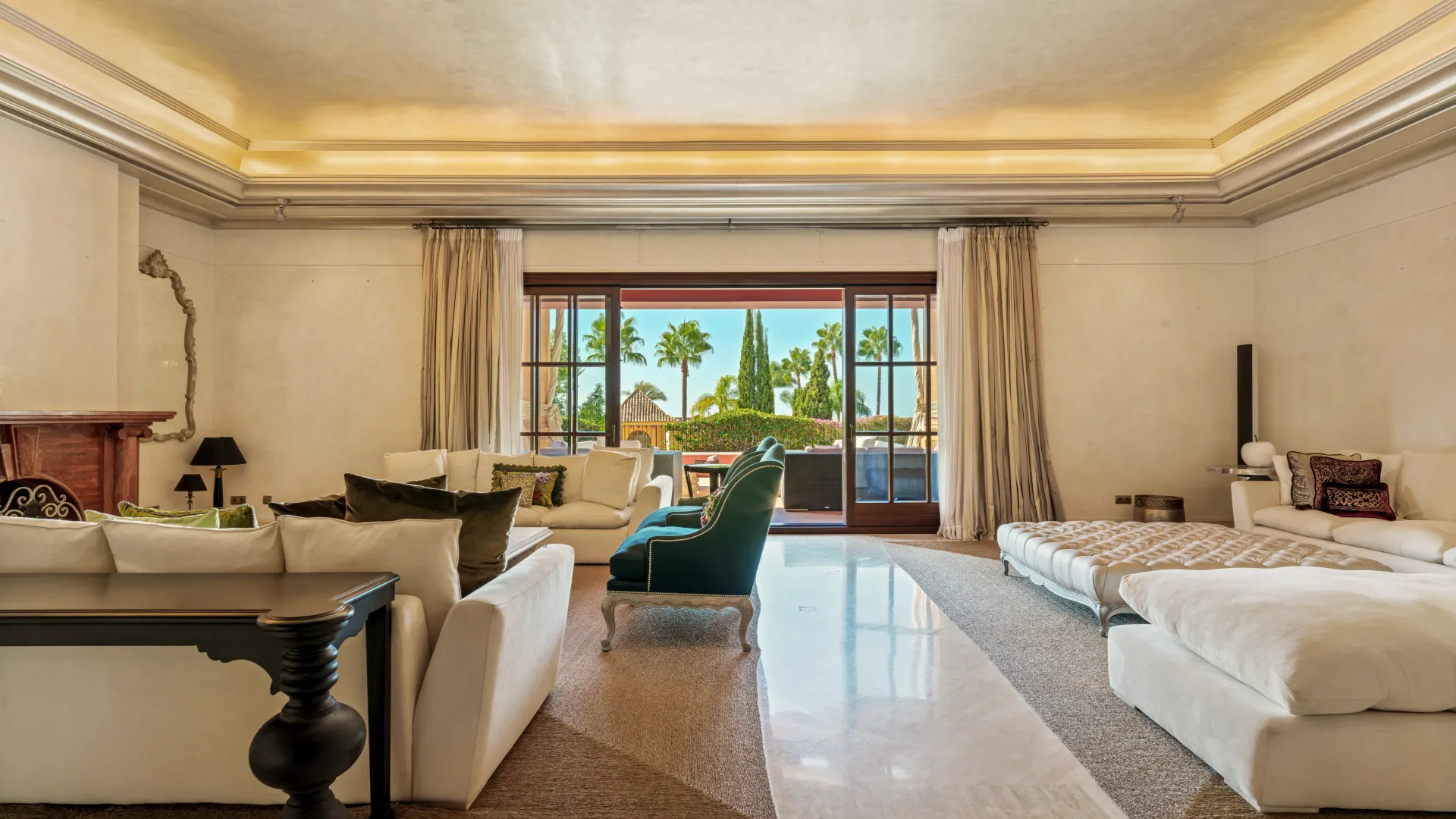 Se vende villa de 6 dormitorios en Sierra Blanca