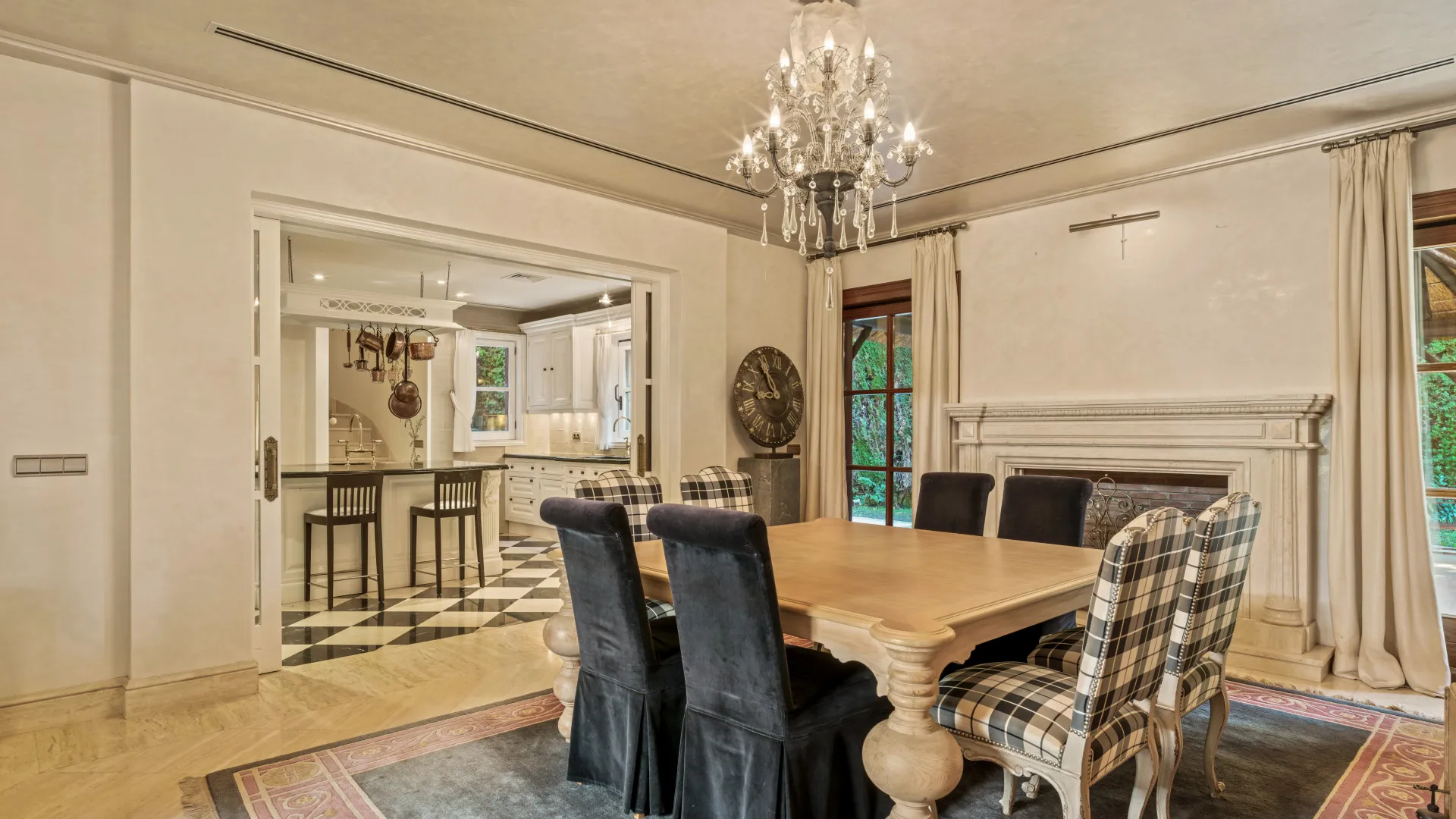 Se vende villa de 6 dormitorios en Sierra Blanca
