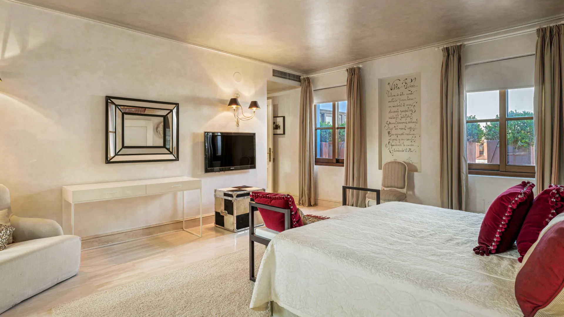 Se vende villa de 6 dormitorios en Sierra Blanca