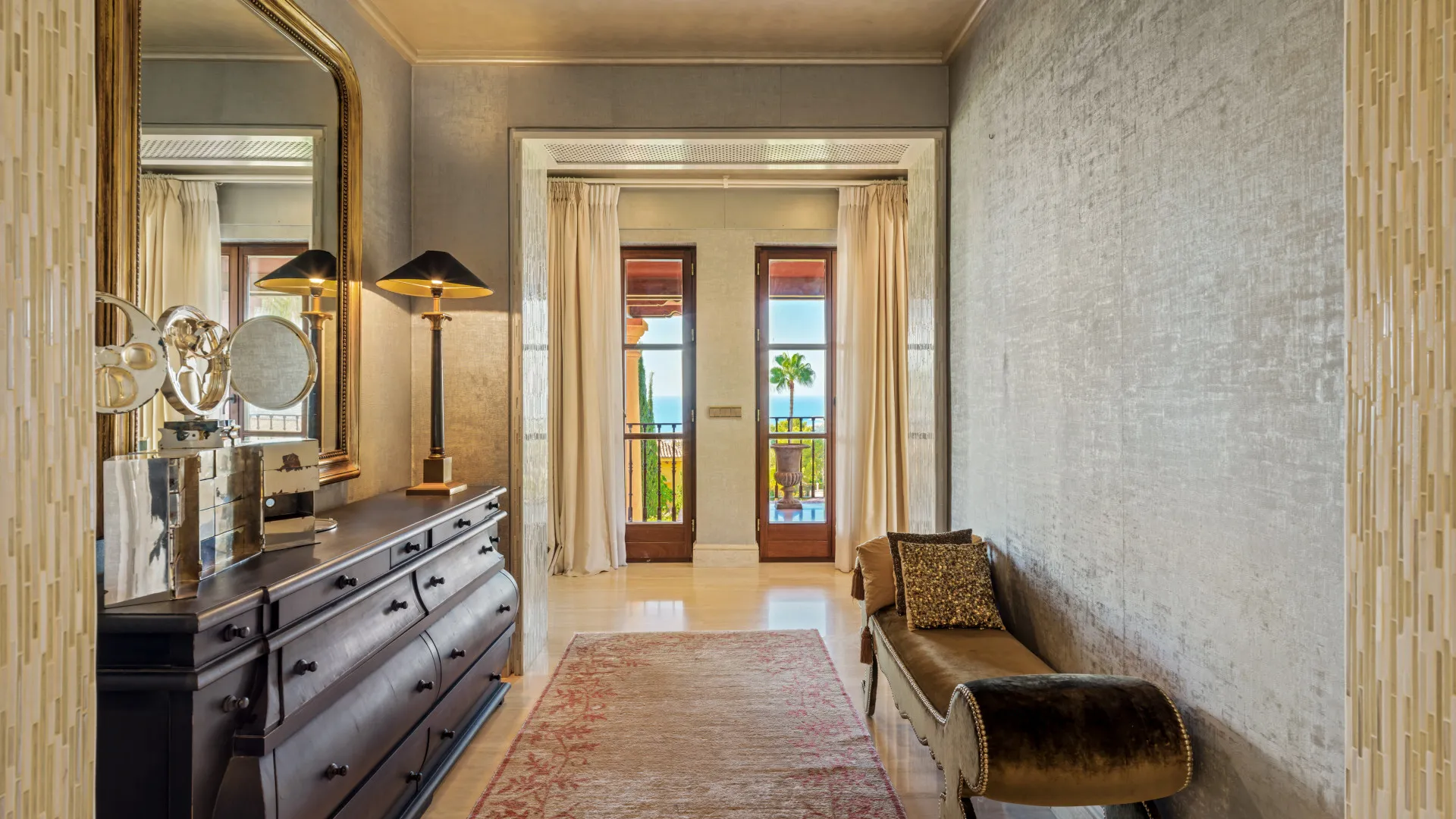 Se vende villa de 6 dormitorios en Sierra Blanca