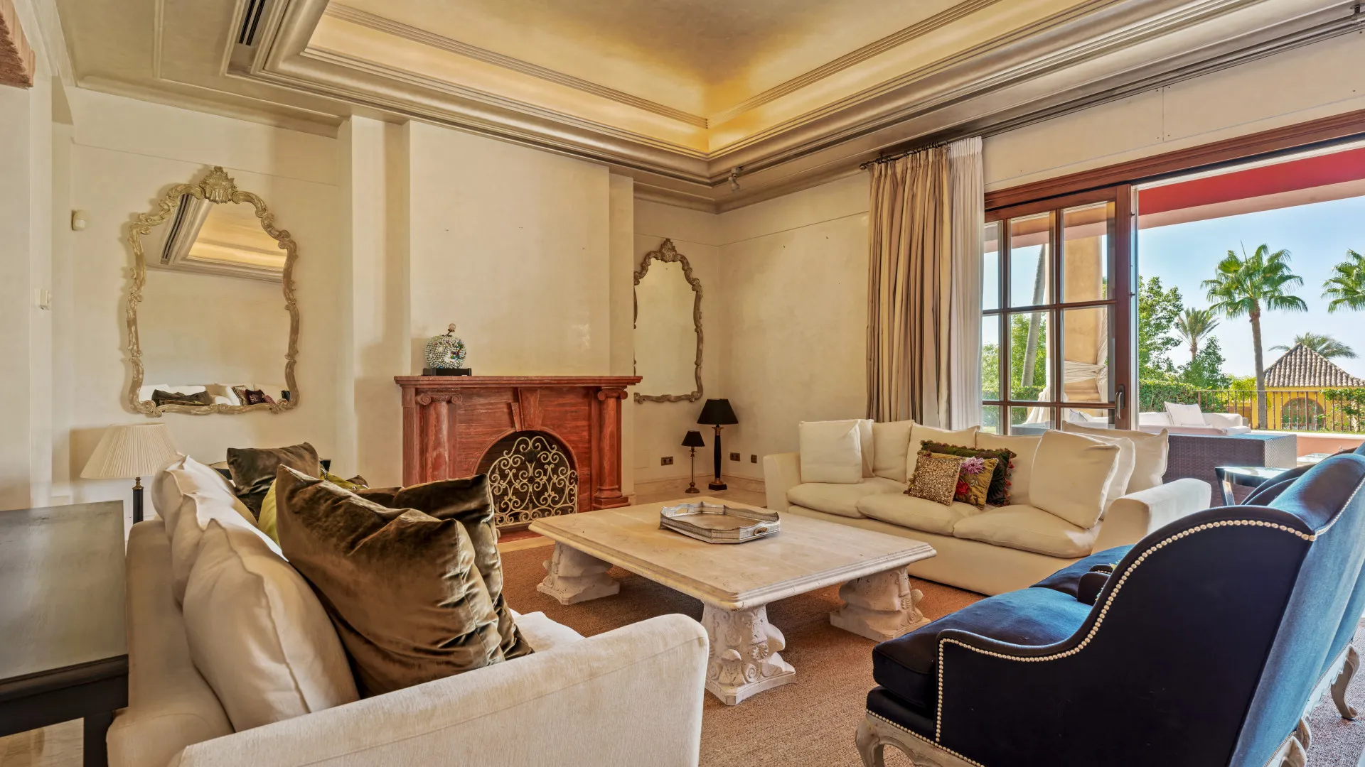 Se vende villa de 6 dormitorios en Sierra Blanca