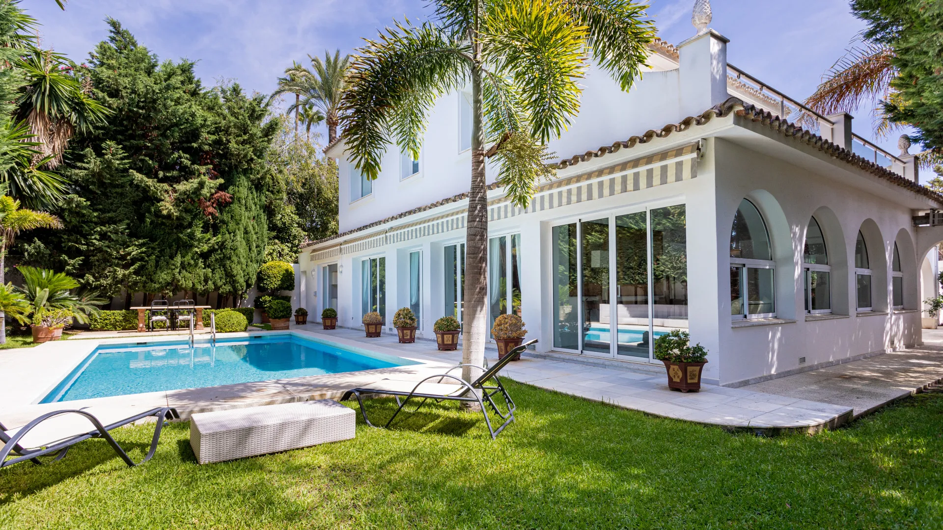 Los Monteros, villa con 5 dormitorios en venta