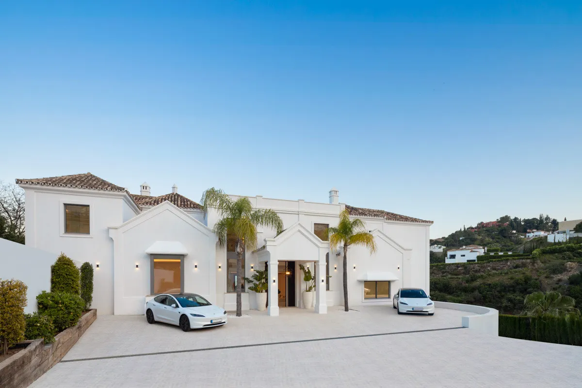 Mansion for sale in El Madroñal with 5 bedrooms