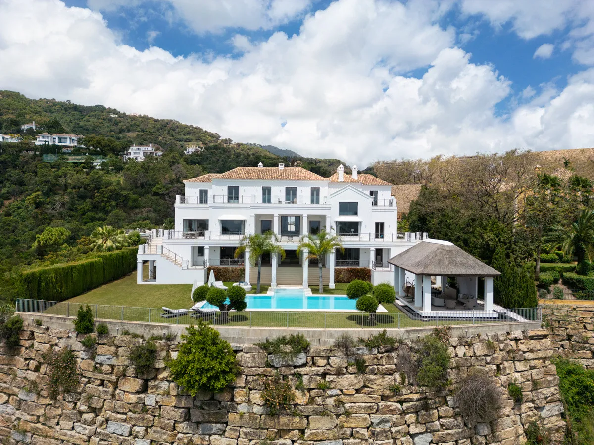Mansion for sale in El Madroñal with 5 bedrooms