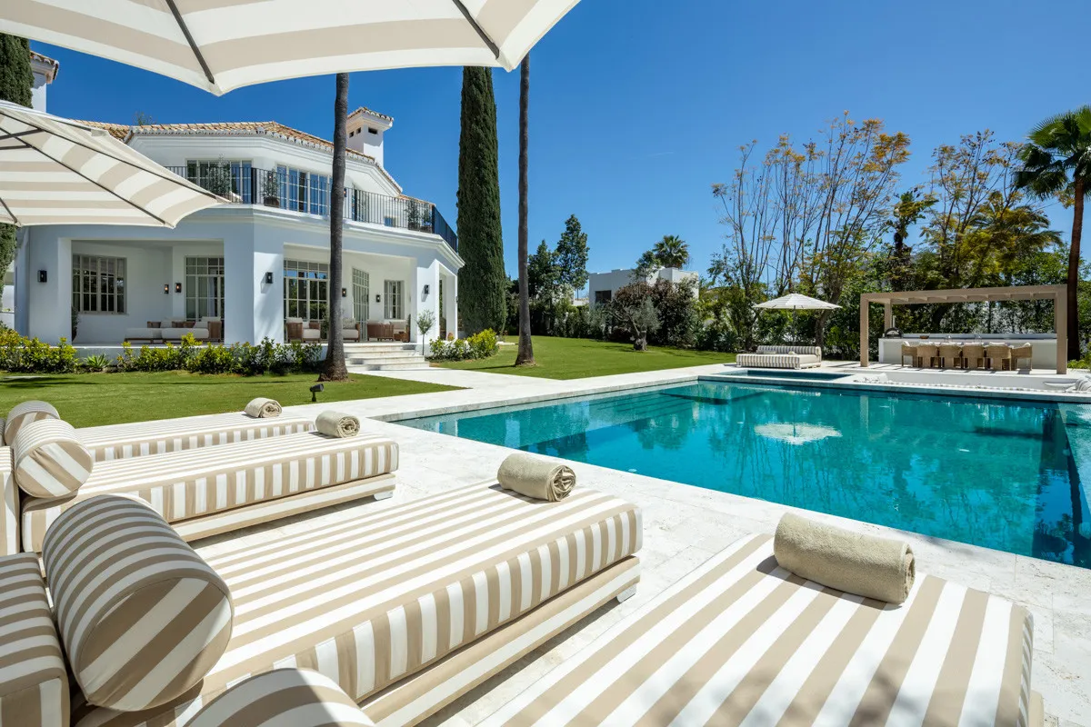5 bedrooms Nueva Andalucia villa for sale