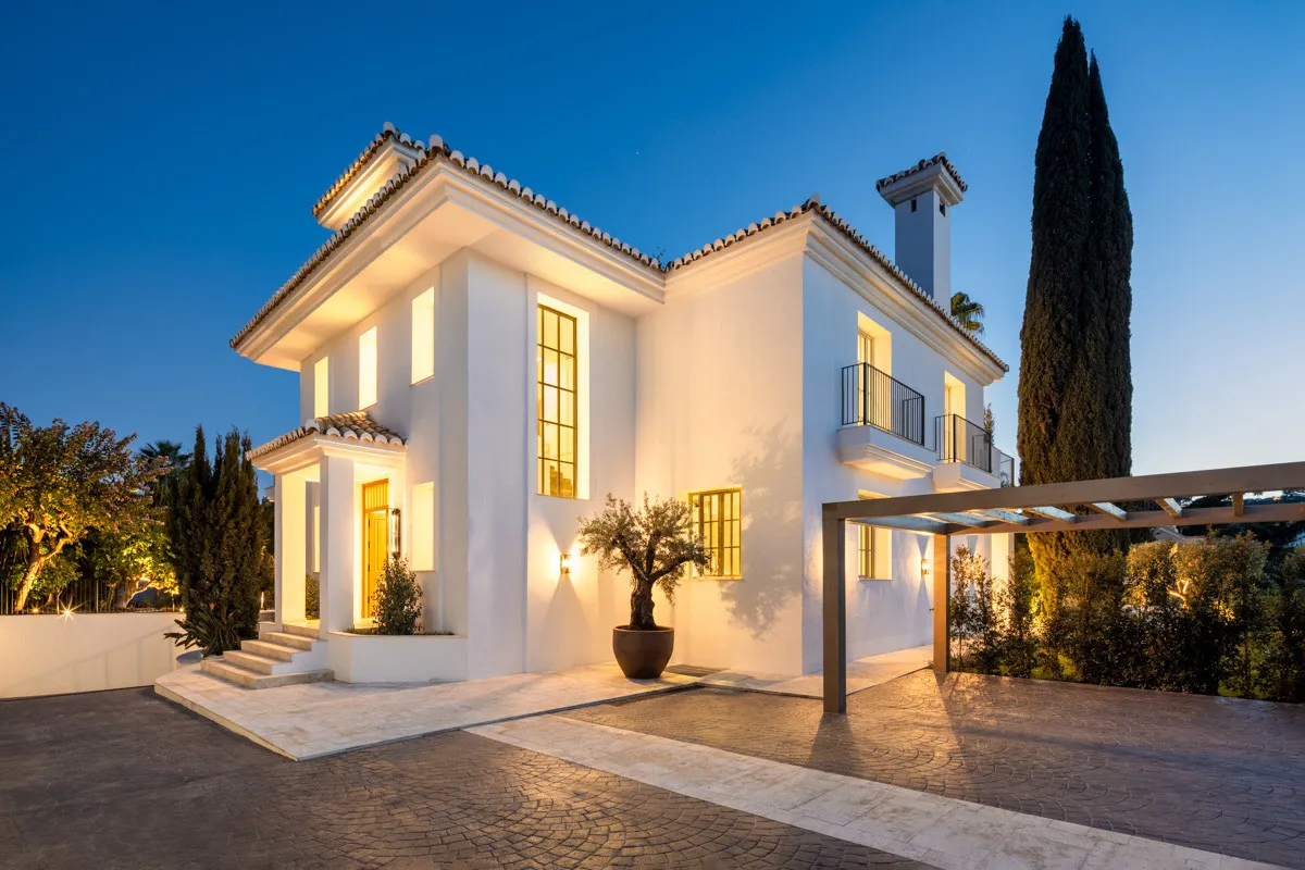 5 bedrooms Nueva Andalucia villa for sale