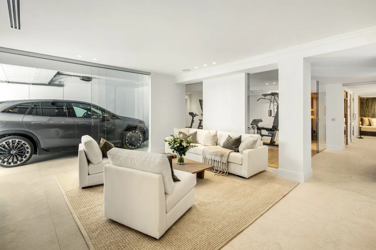 5 bedrooms Nueva Andalucia villa for sale