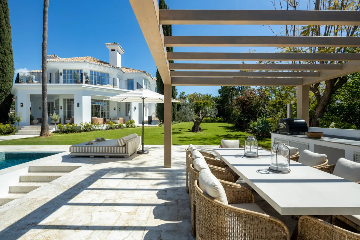 5 bedrooms Nueva Andalucia villa for sale