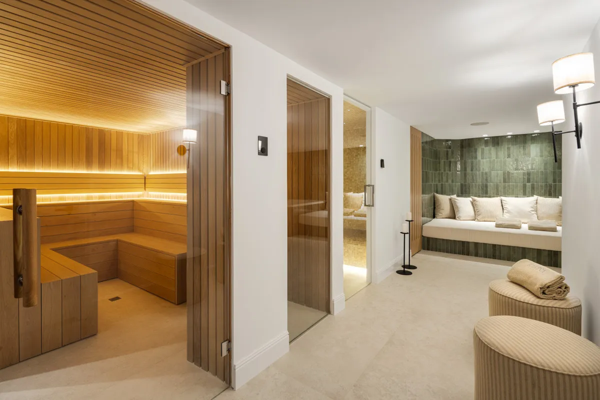 5 bedrooms Nueva Andalucia villa for sale