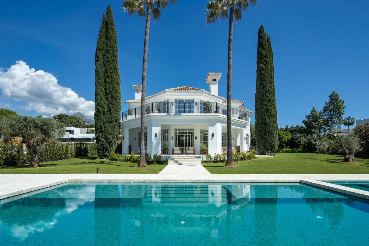 5 bedrooms Nueva Andalucia villa for sale