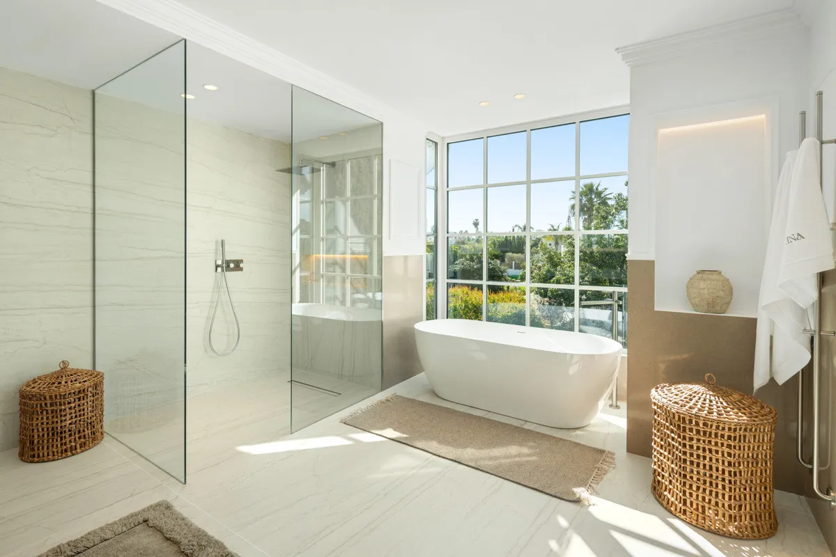 5 bedrooms Nueva Andalucia villa for sale