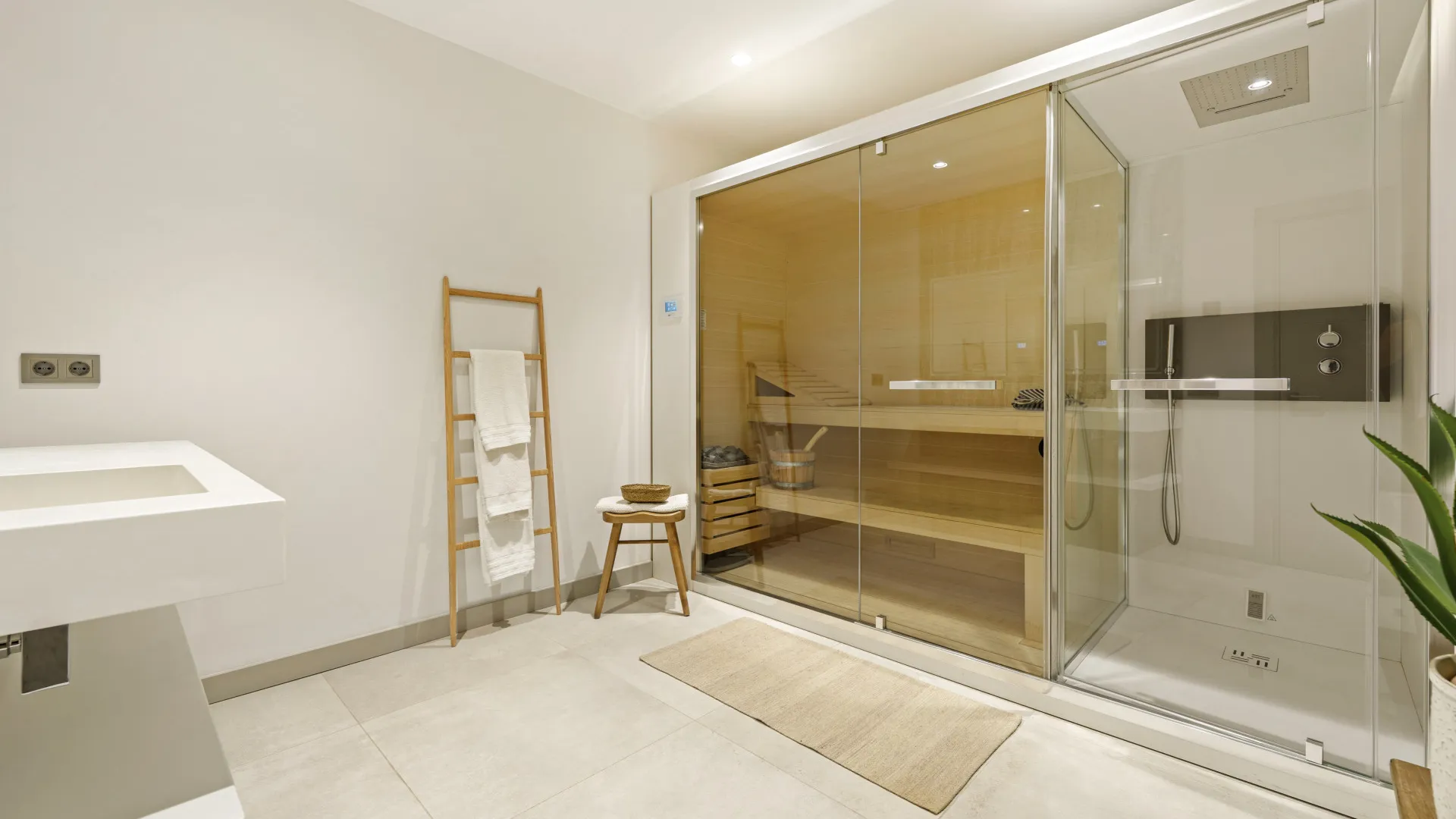 For sale villa with 5 bedrooms in Nueva Andalucia