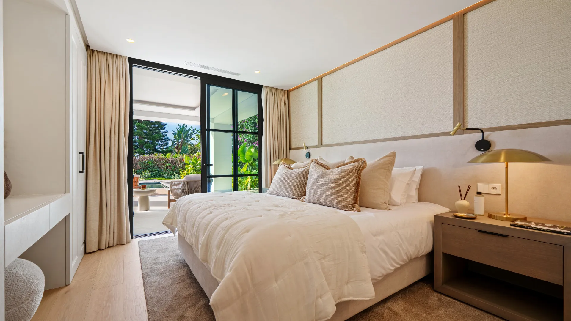 5 bedrooms villa in La Quinta for sale
