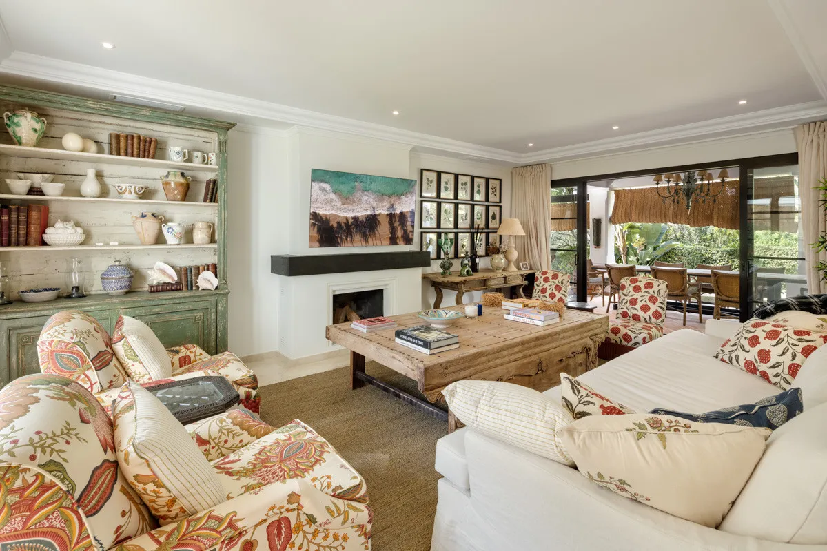4 bedrooms villa for sale in Benahavis Centro