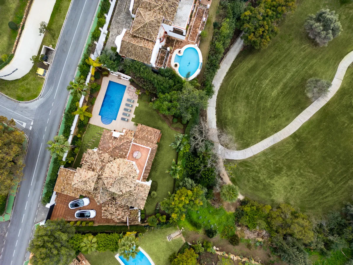 4 bedrooms villa for sale in Benahavis Centro