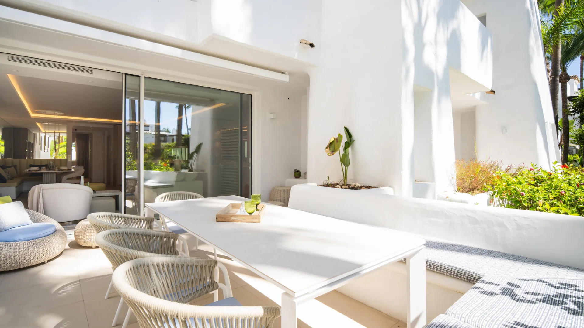 Buy apartment in Marina Puente Romano with 3 bedrooms
