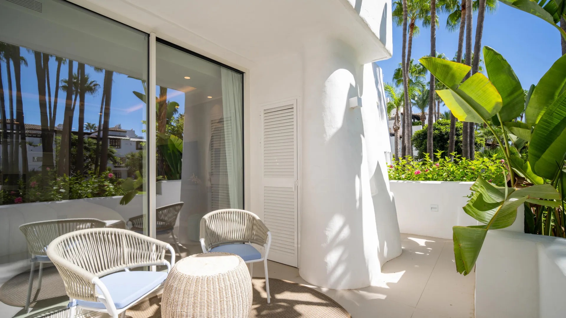 Buy apartment in Marina Puente Romano with 3 bedrooms