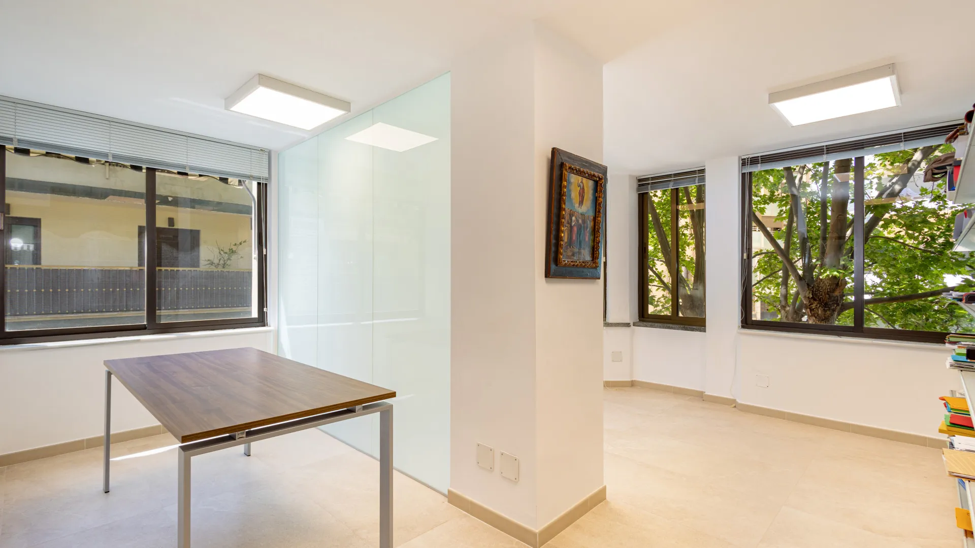 Local comercial con 5 dormitorios a la venta en Marbella