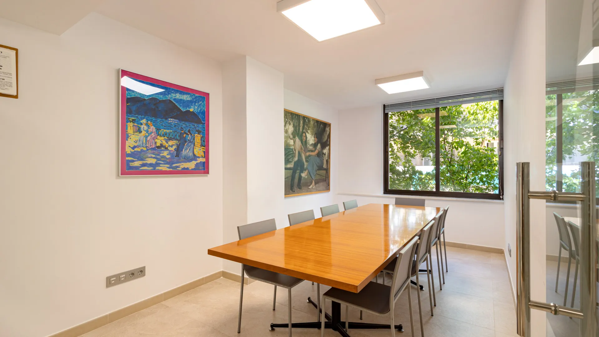 Local comercial con 5 dormitorios a la venta en Marbella
