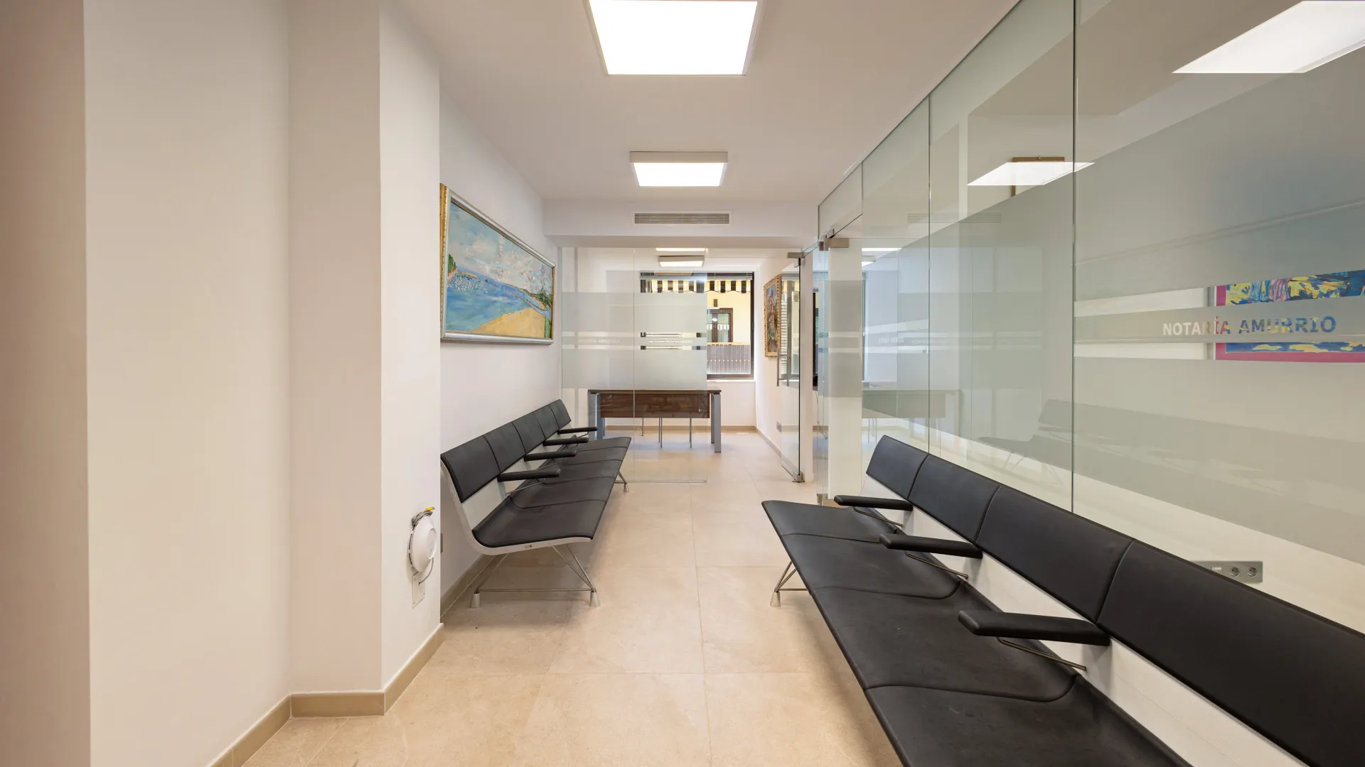 Local comercial con 5 dormitorios a la venta en Marbella