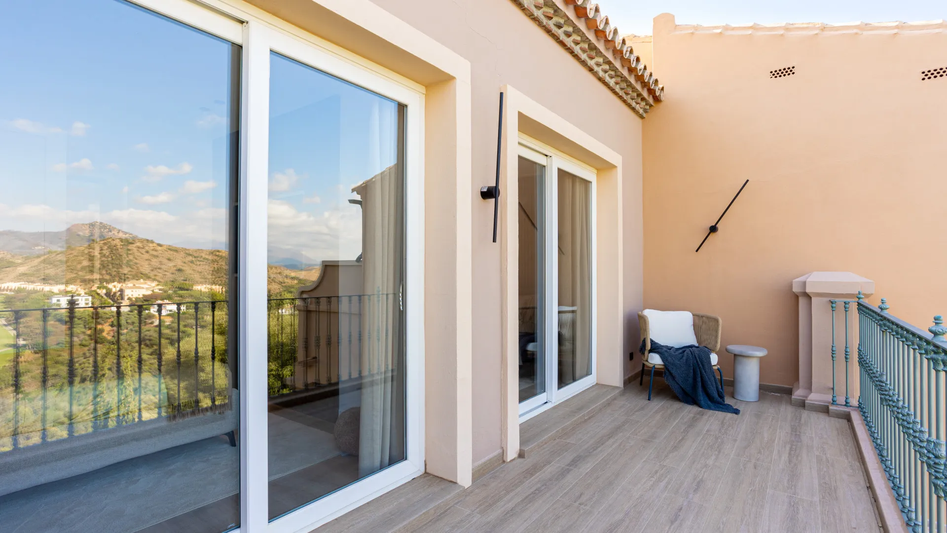 3 bedrooms semi detached house for sale in Benahavis