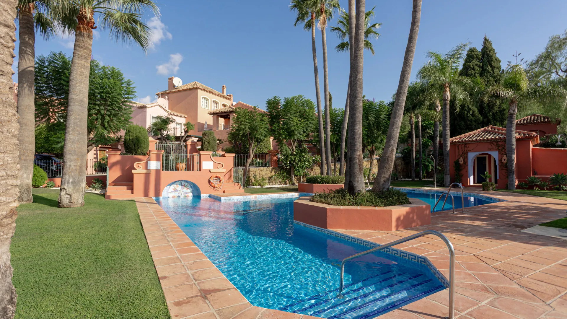 3 bedrooms semi detached house for sale in Benahavis