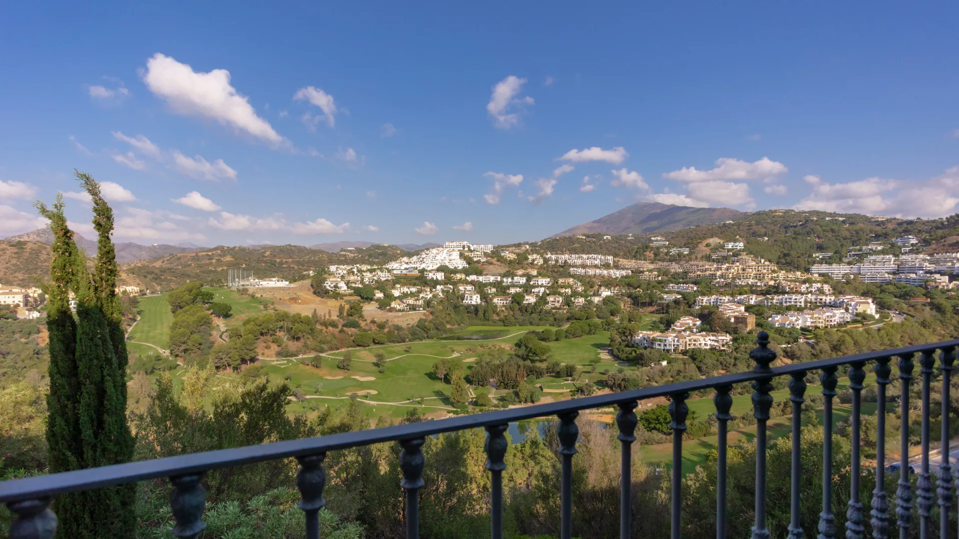 3 bedrooms semi detached house for sale in Benahavis