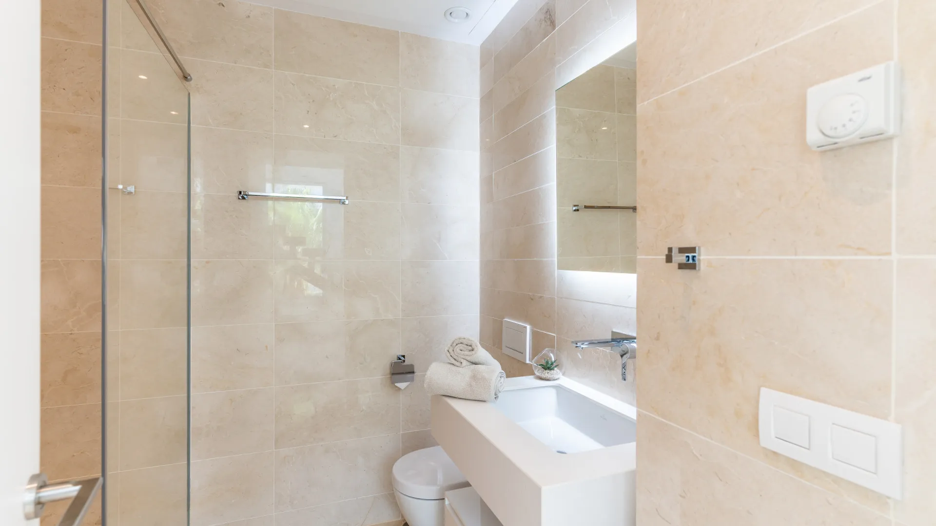 Comprar villa pareada de 4 dormitorios en La Finca de Marbella