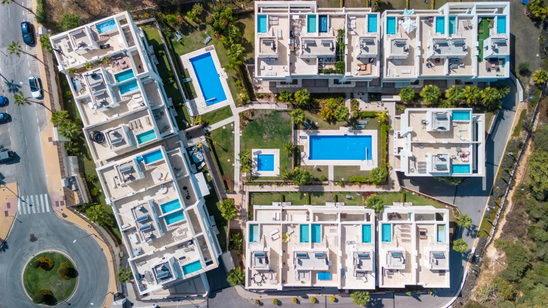 Comprar villa pareada de 4 dormitorios en La Finca de Marbella