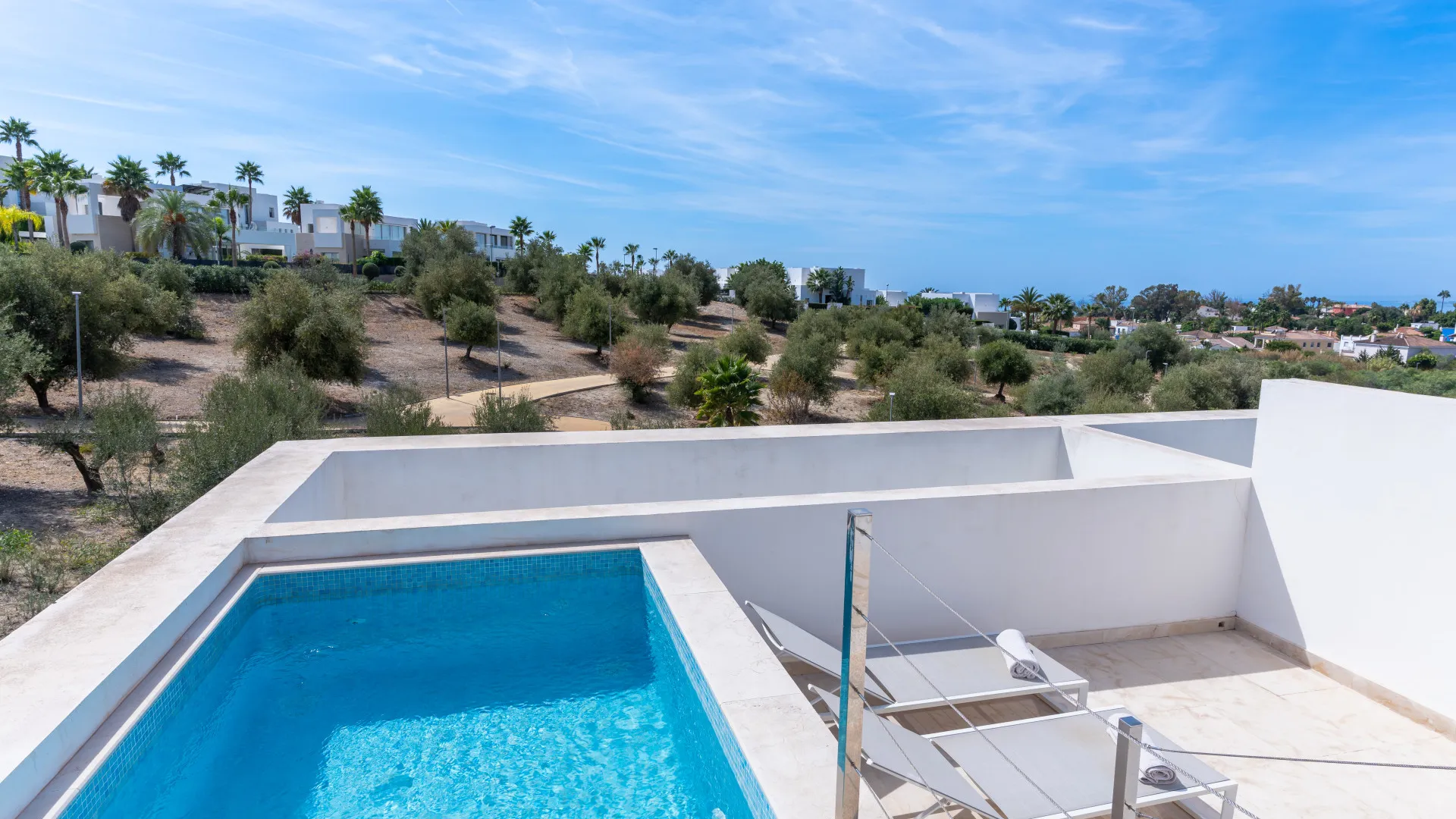 Comprar villa pareada de 4 dormitorios en La Finca de Marbella